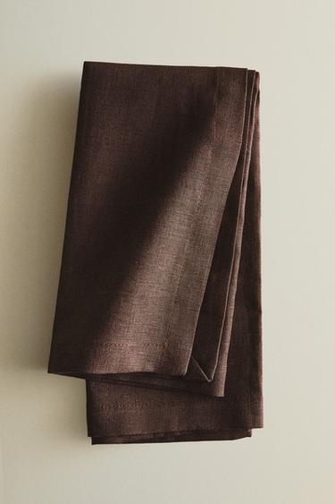 حزمة فوط مائدة كتان بلون سادة - بني داكن الخاص بـ Zara
