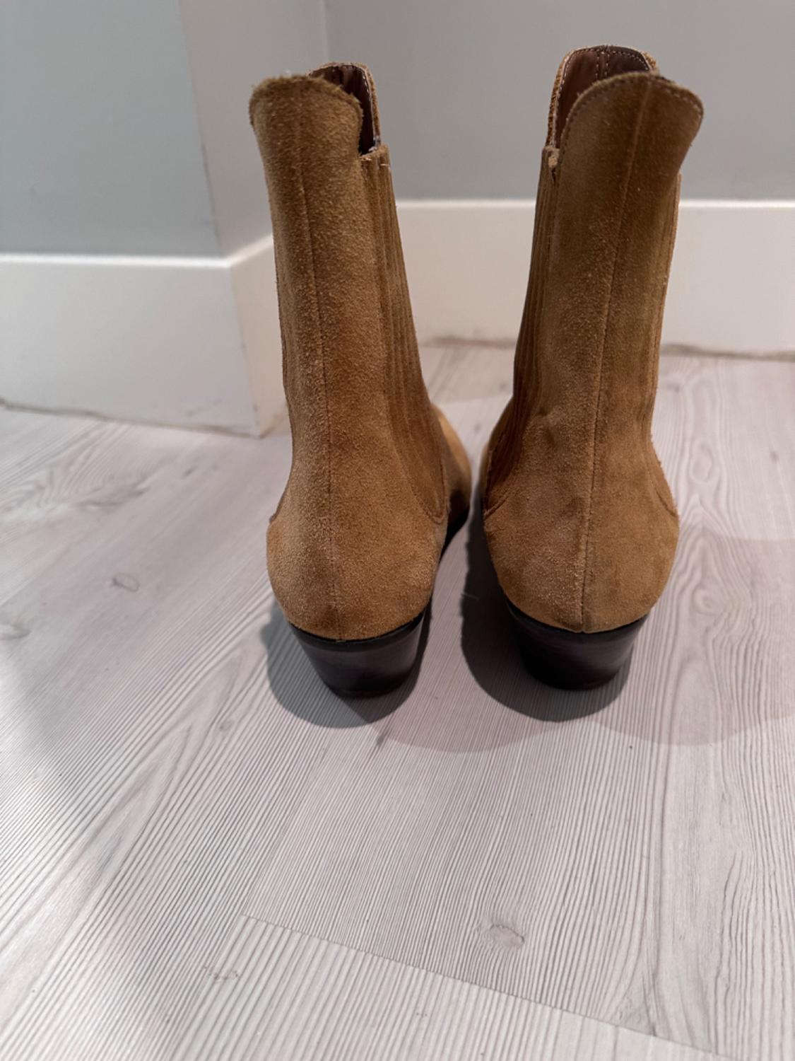 BOTA SERRAJE, PIEL, TACÓN 3,5 CM, SUELA ANTIDESLIZANTE COLOCADA EN EL ZAPATERO, TALLA CORRECTA, PERFECTO ESTADO - Image 4