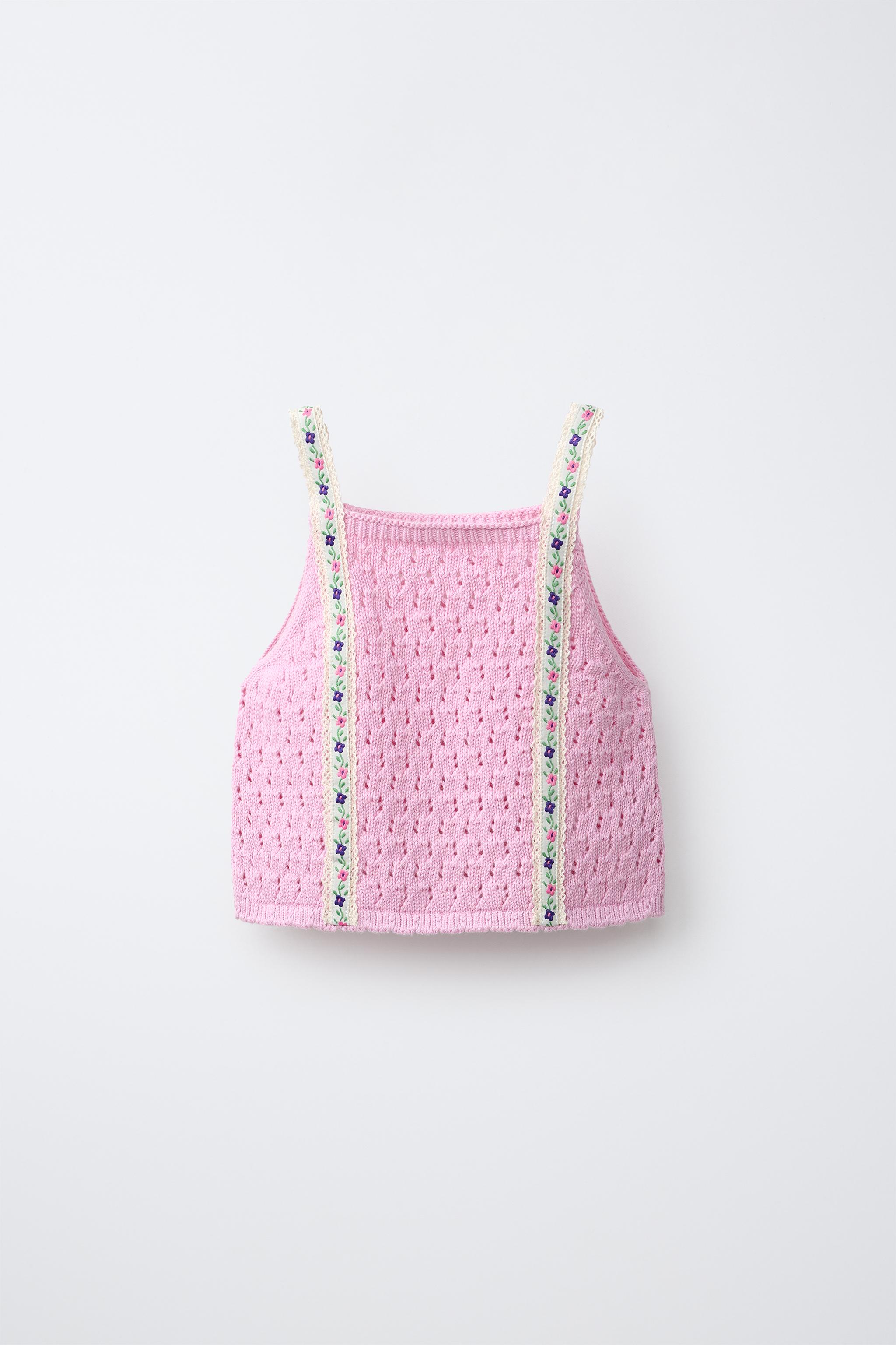 EMBROIDERED FLOWER KNIT TOP