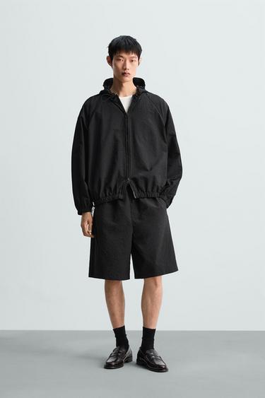 CAZADORA CAPUCHA SEERSUCKER - Negro de Zara - Imagen 0