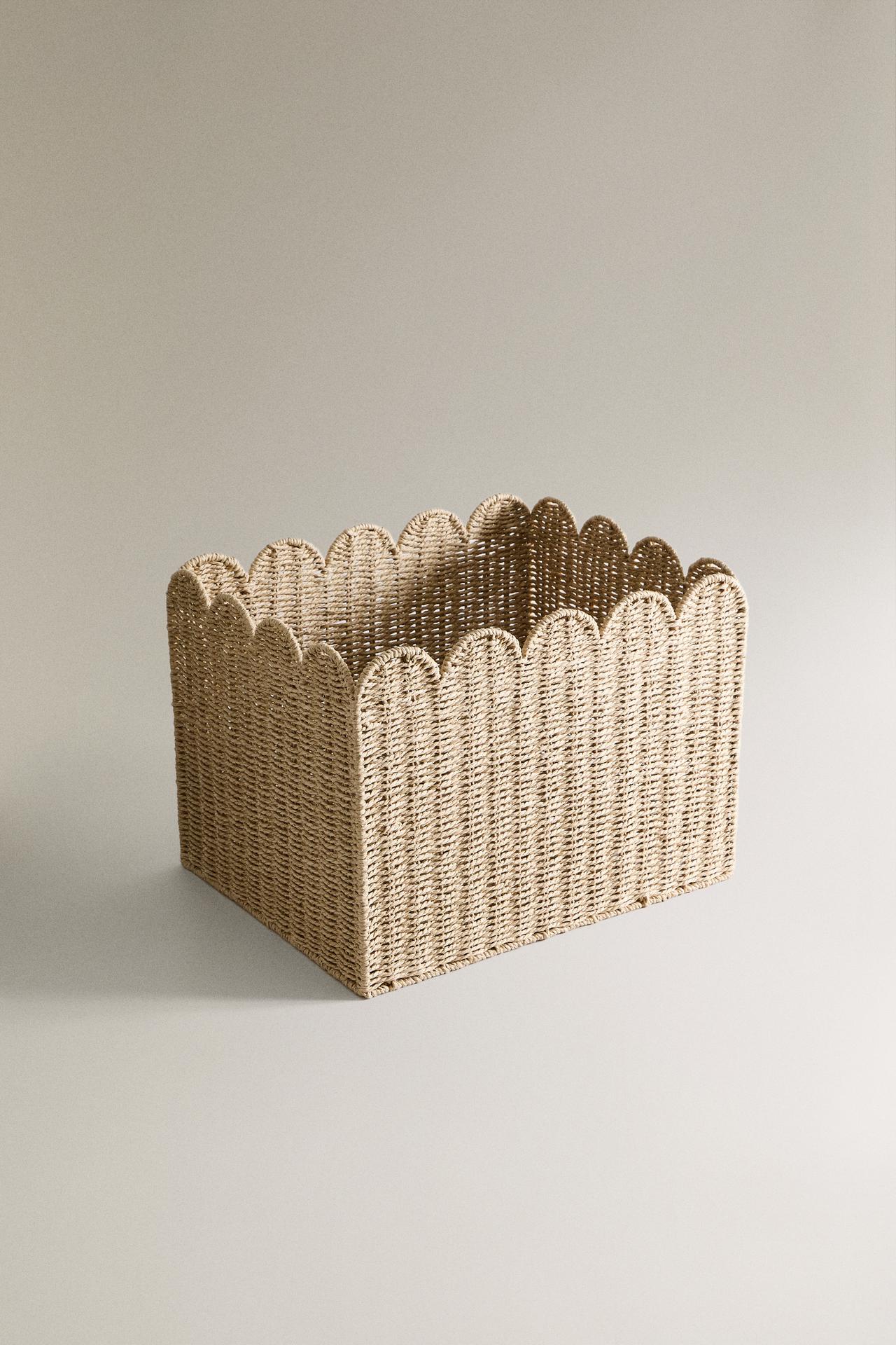 LARGE SCALLOPED BASKET — Light beige