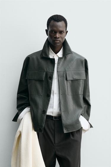 CAZADORA EFECTO PIEL - Verde pato de Zara