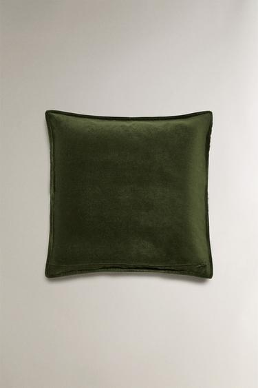 VELVET CHRISTMAS CUSHION COVER WITH EDGE DETAIL - Green by Zara - Image 2