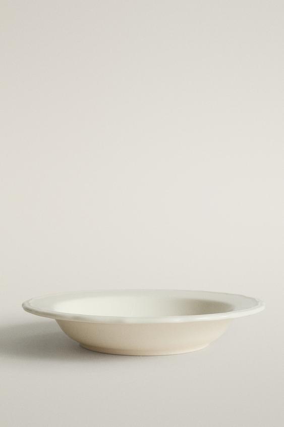 PLATO HONDO LOZA BORDE RELIEVE - Crudo de Zara - Imagen 0