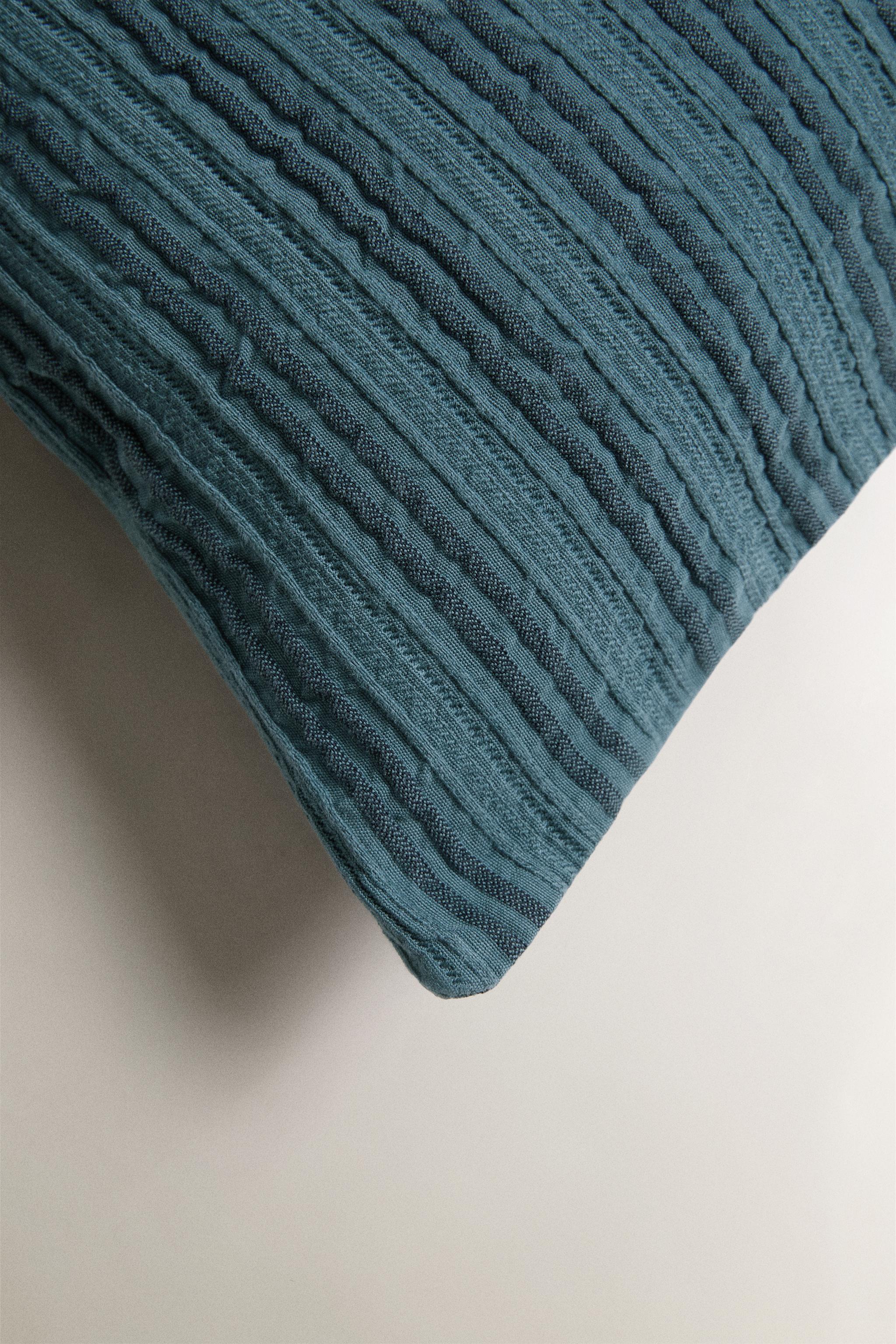 KIDS' TEXTURED STRIPED THROW PILLOW COVER — Blue