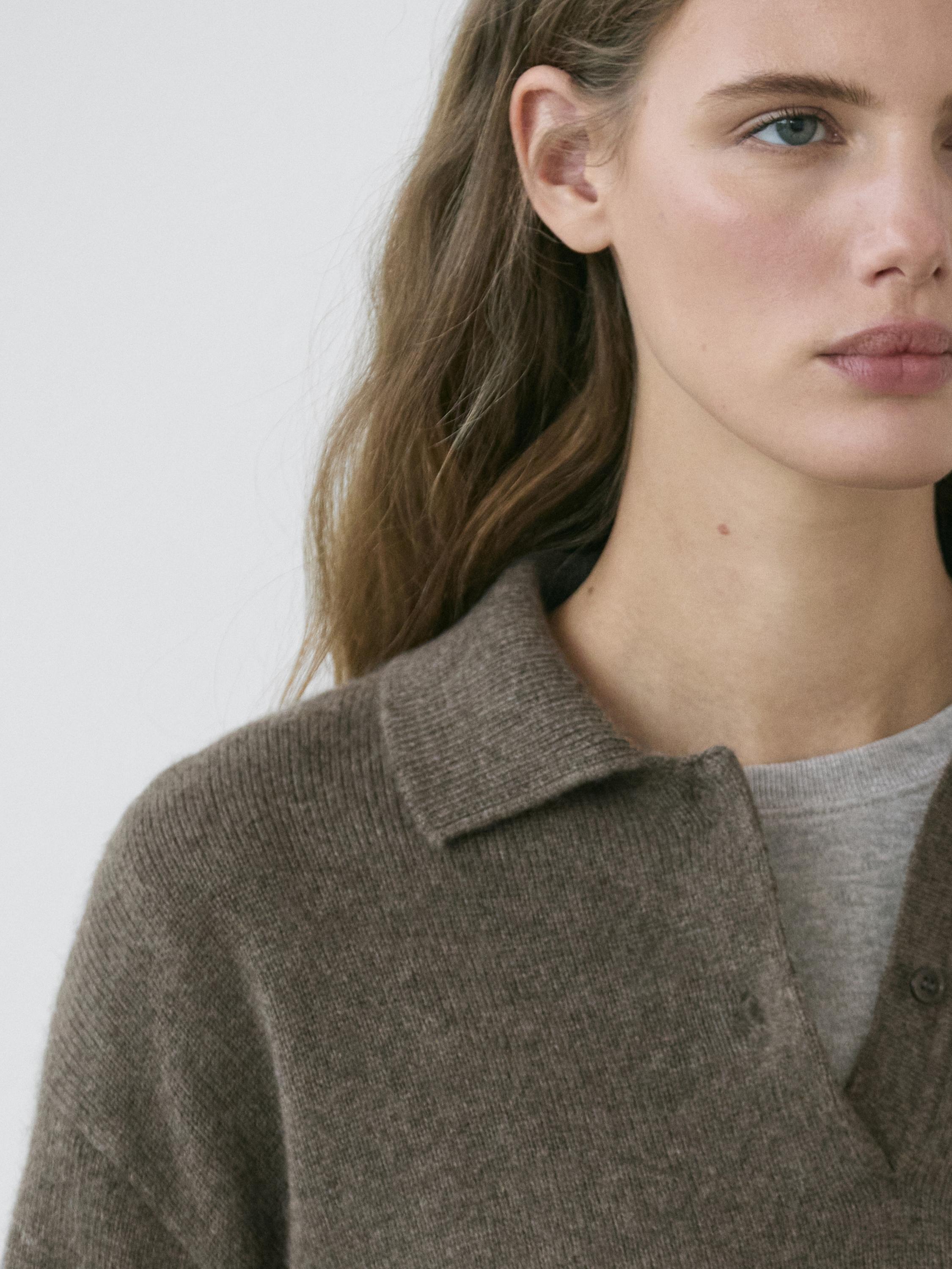 100% cashmere sweater with pocket detail