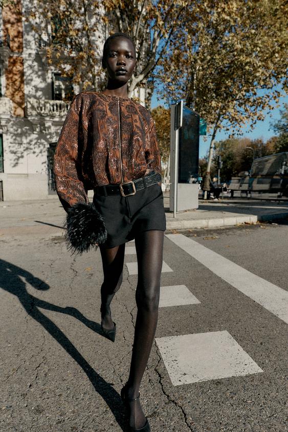 LOW-RISE SKORT WITH BELT