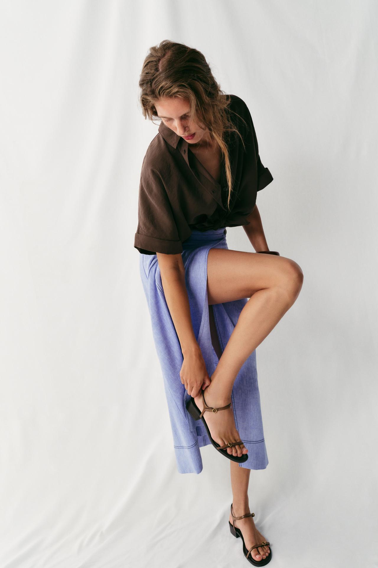 BLOCK HEEL SANDALS — Brown