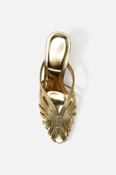 SANDALI CON TACCO SOTTILE EFFETTO METALLIZZATO - Oro di Zara