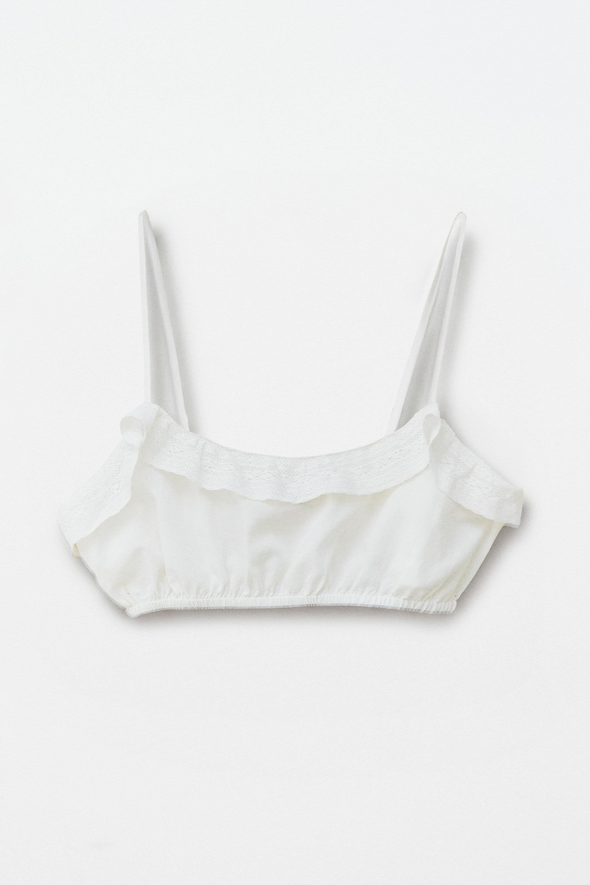LACE RUFFLE CROP TOP
