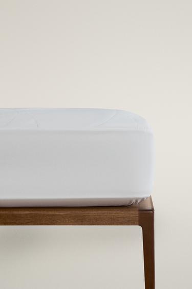 PADDED MATTRESS PROTECTOR - White by Zara