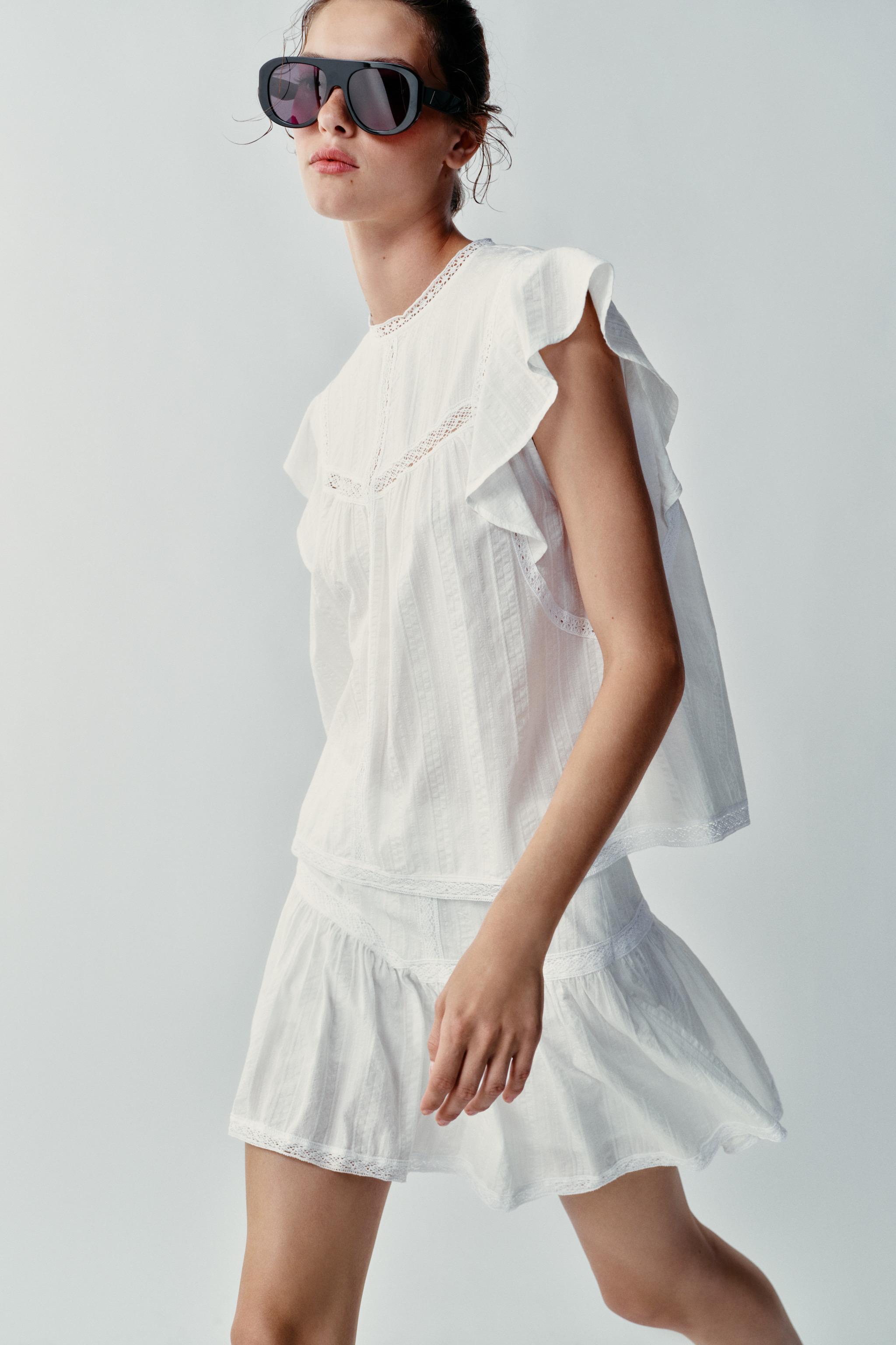 ROMANTIC LADDER TRIM TOP