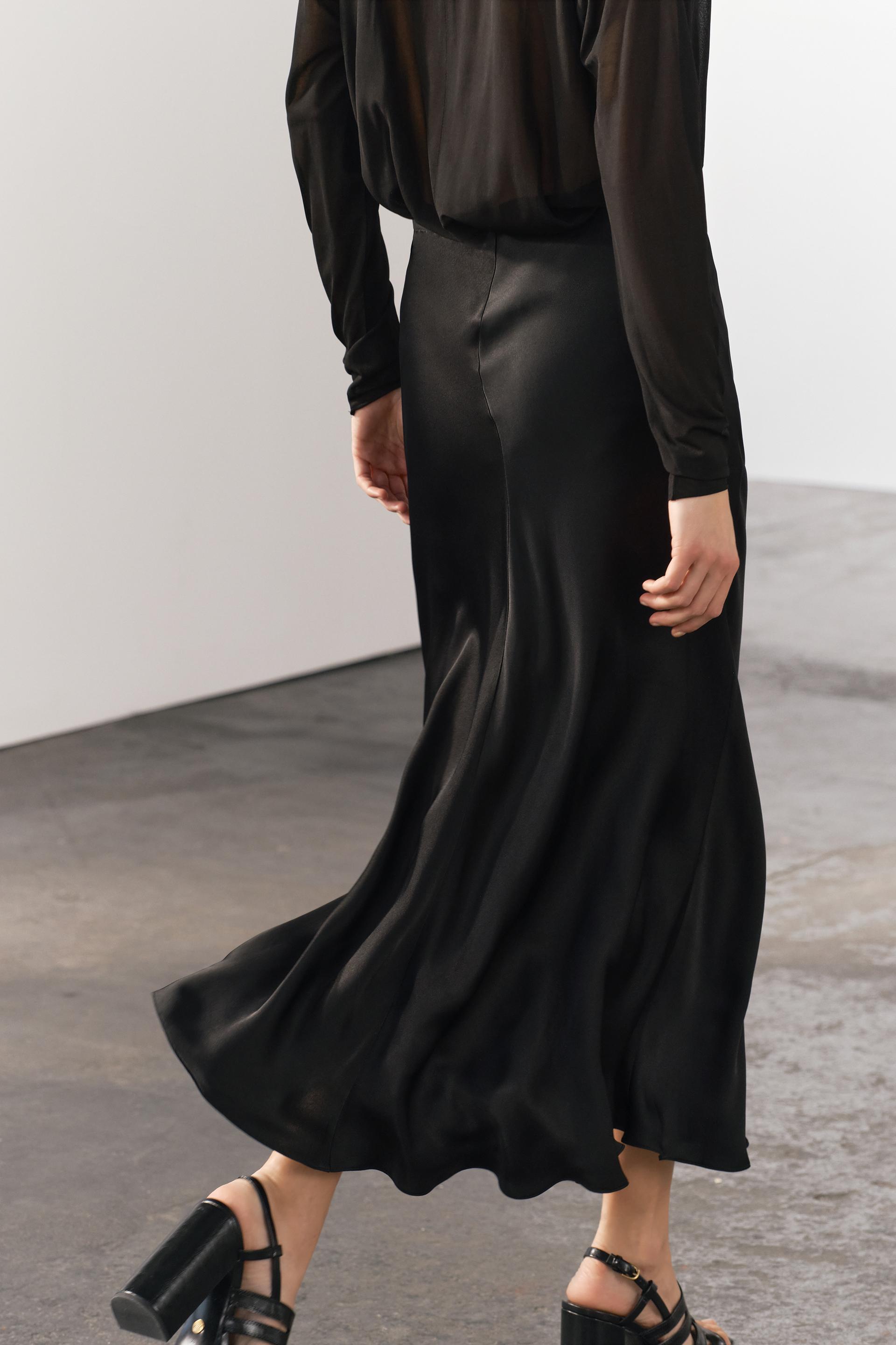 Falda Satinada Negra – LCC CLOTHES