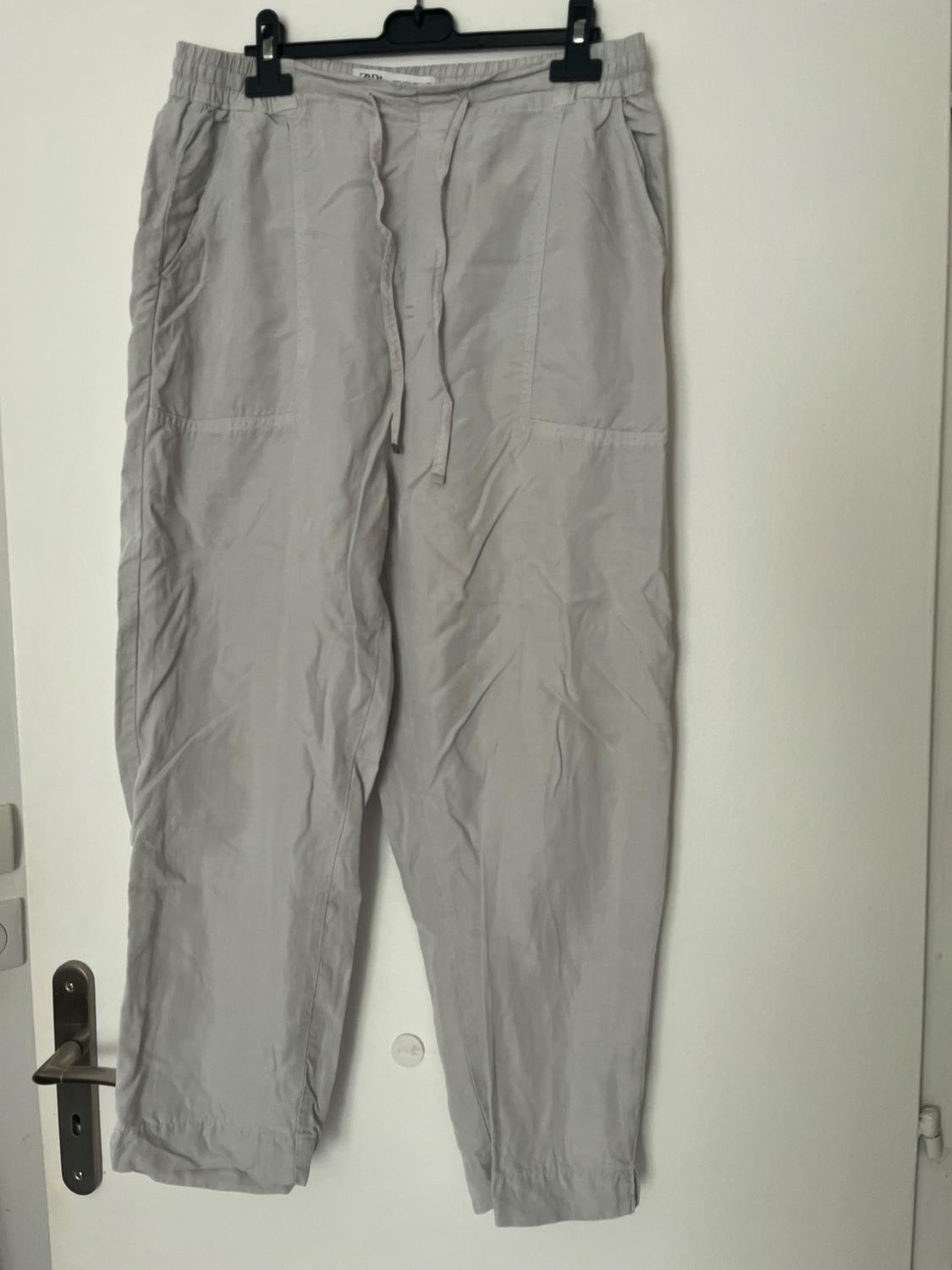 TROUSERS WITH AN ELASTICATED WAISTBAND