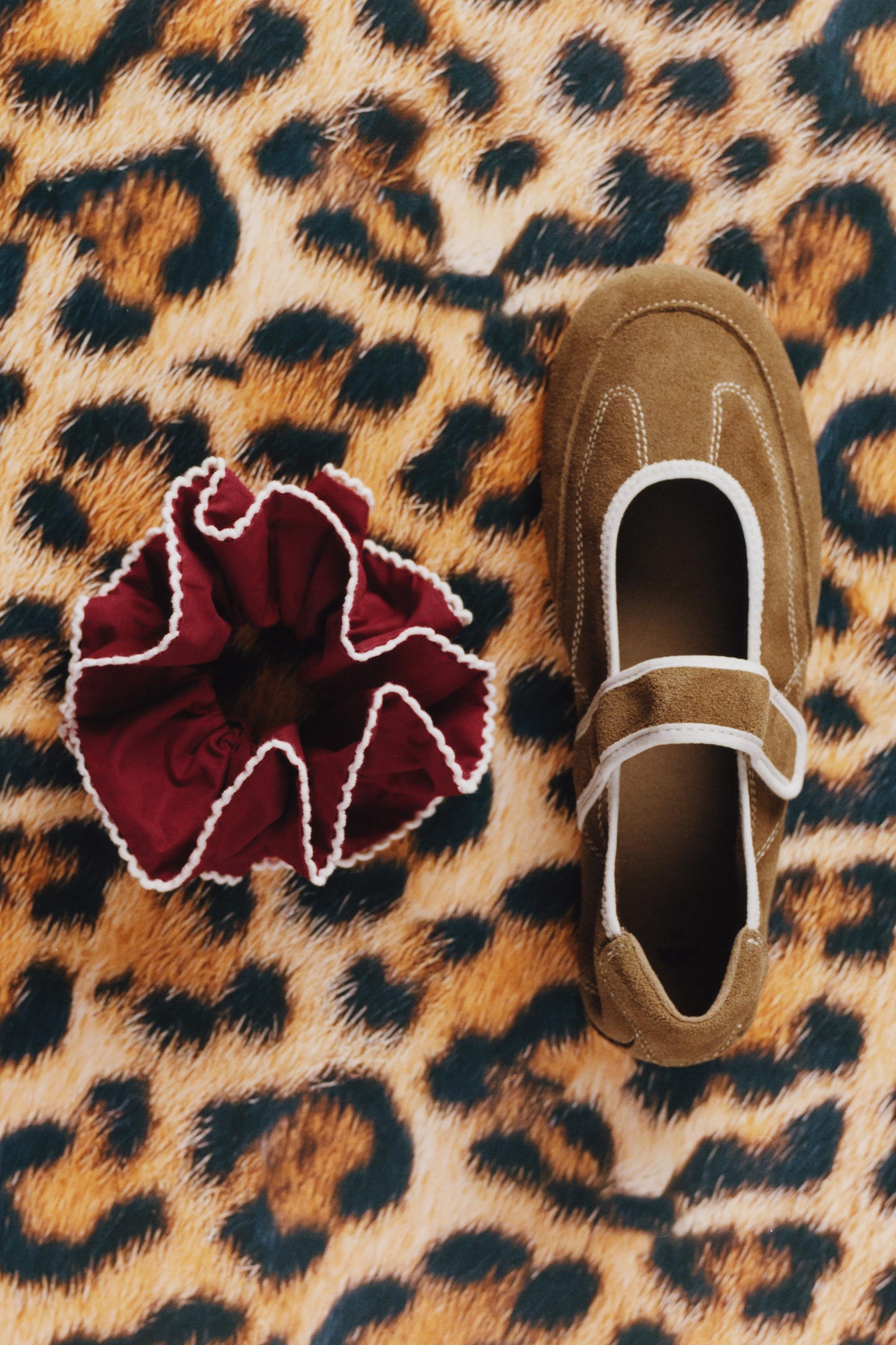 SPLIT LEATHER SPORTY BALLET FLATS