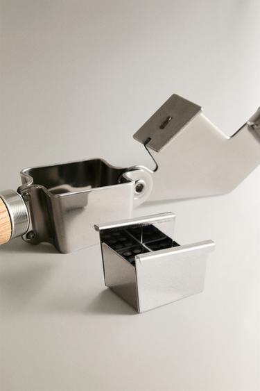 OAK MANUAL GARLIC PRESS - Light brown by Zara - Image 3