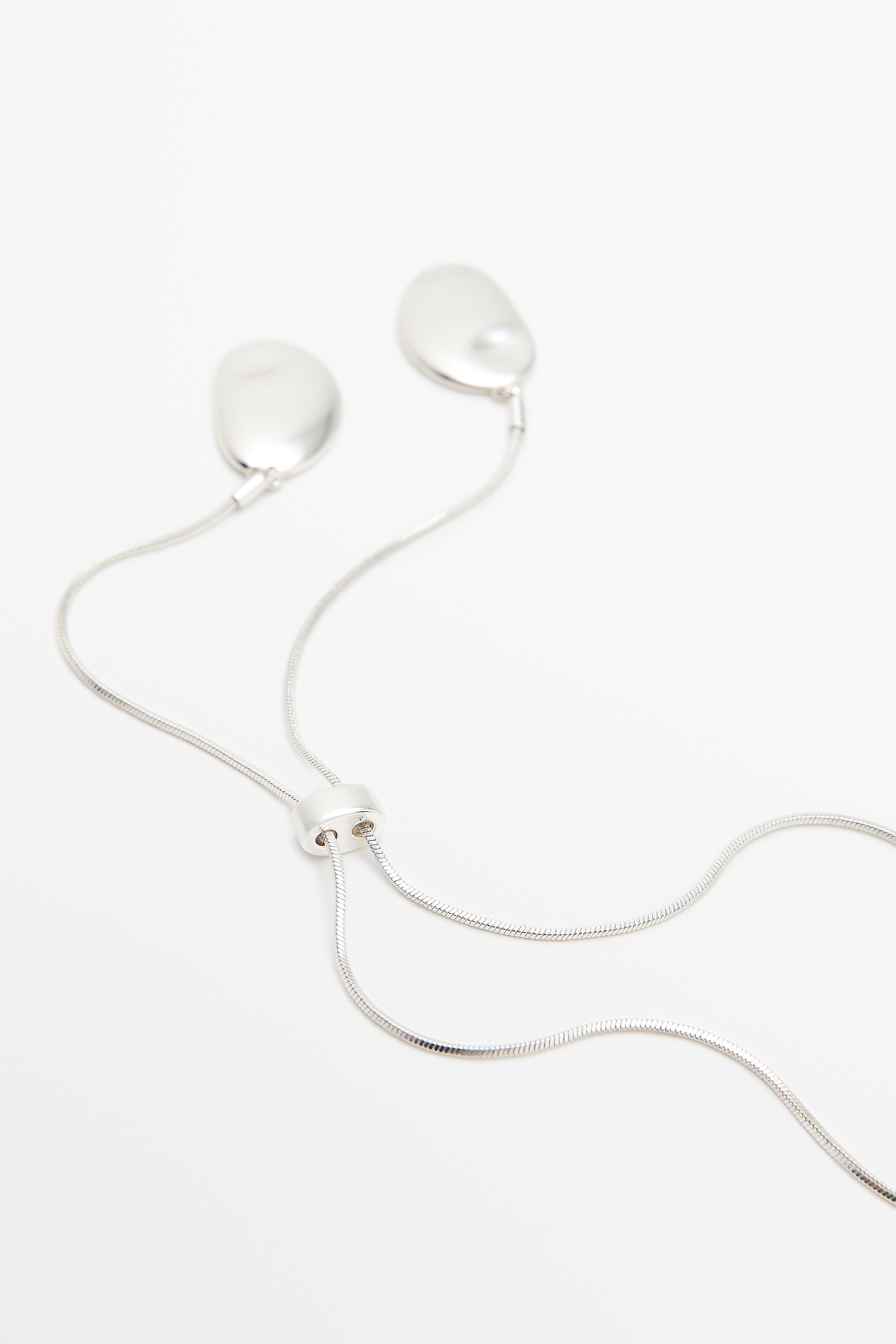 Collier cravate pièces métalliques