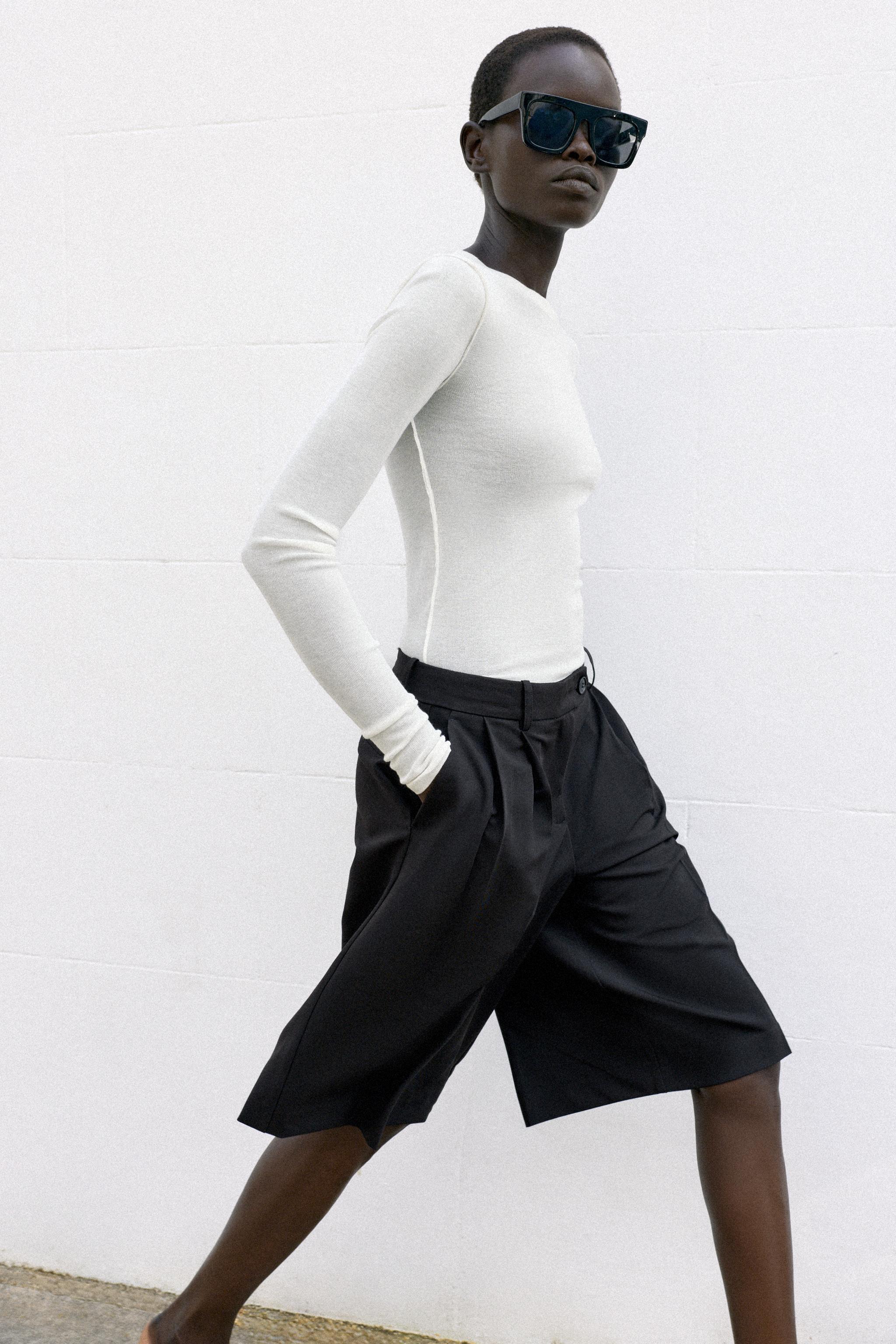 LONG PLEATED BERMUDA SHORTS — Black