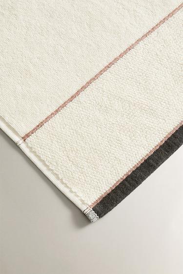 SERVIETTE DE BAIN FRISE POINT DE RIZ - Ivoire de Zara - Image 2