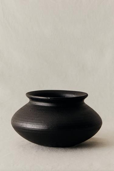 OVAL DECORATIVE VASE - أسود الخاص بـ Zara