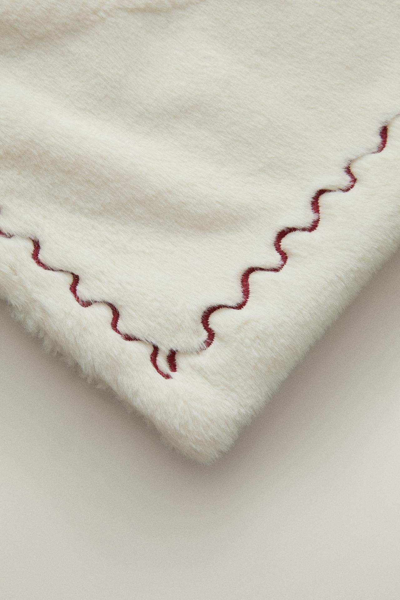 KIDS' CHRISTMAS SHERPA BLANKET — Ecru