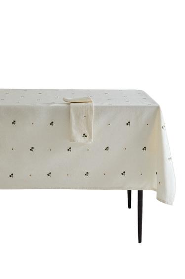 EMBROIDERED CLOVER AND DAISY TABLECLOTH - Ecru by Zara