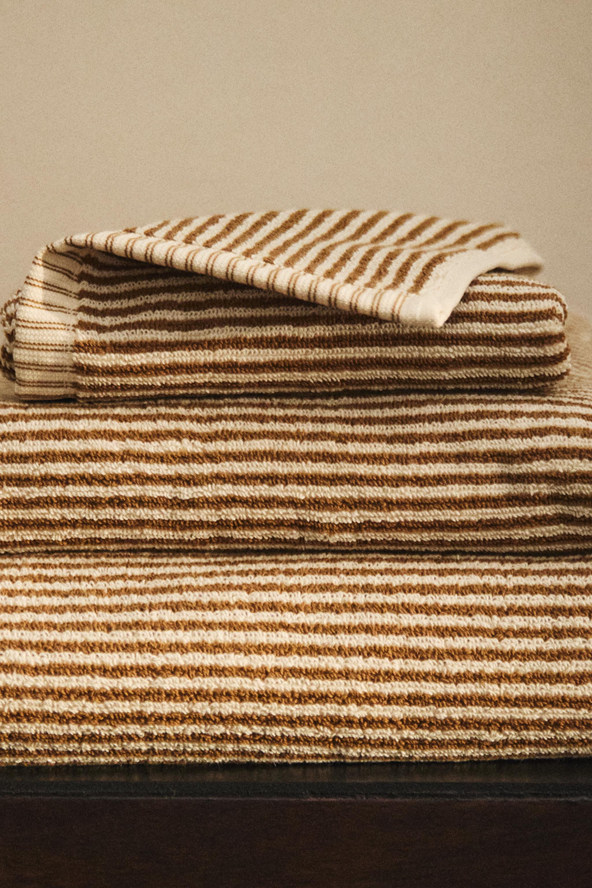 STRIPED BATH TOWEL