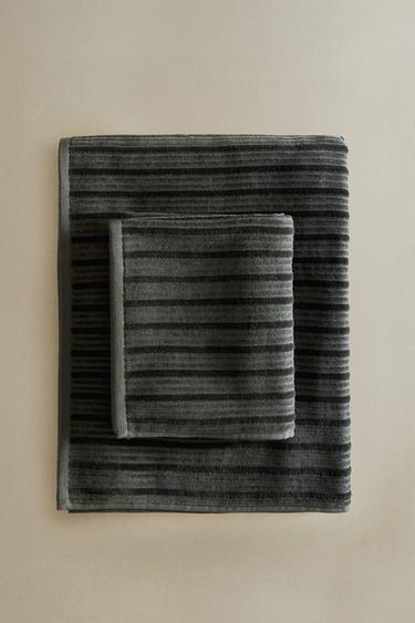 TOALLA BAÑO VELOUR ESTRUCTURA RAYAS - Verde oscuro de Zara