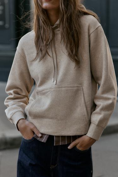 سويت شيرت أساسي بغطاء رأس - بيج فيجوريه الخاص بـ Zara