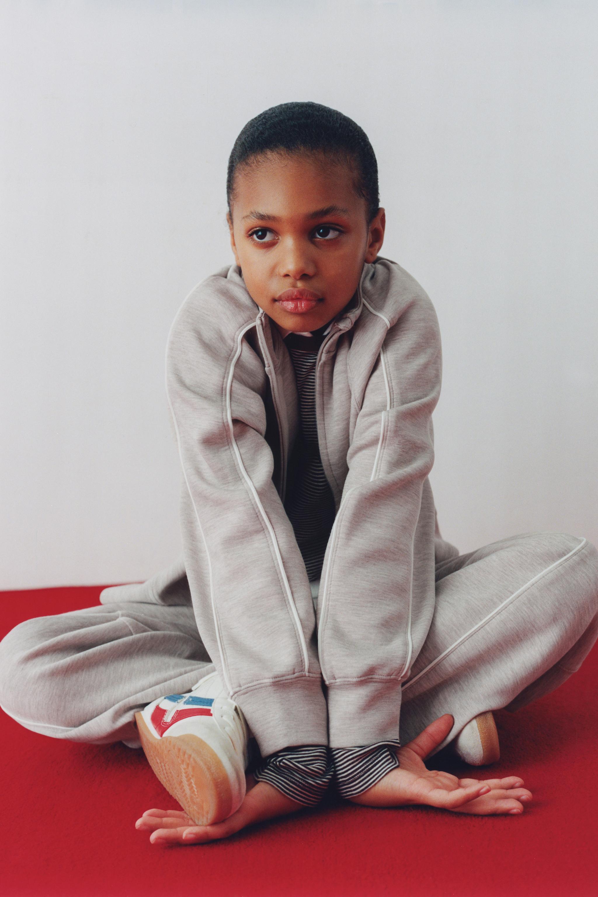 WIDE LEG GYM PANTS WITH CONTRAST PIPING