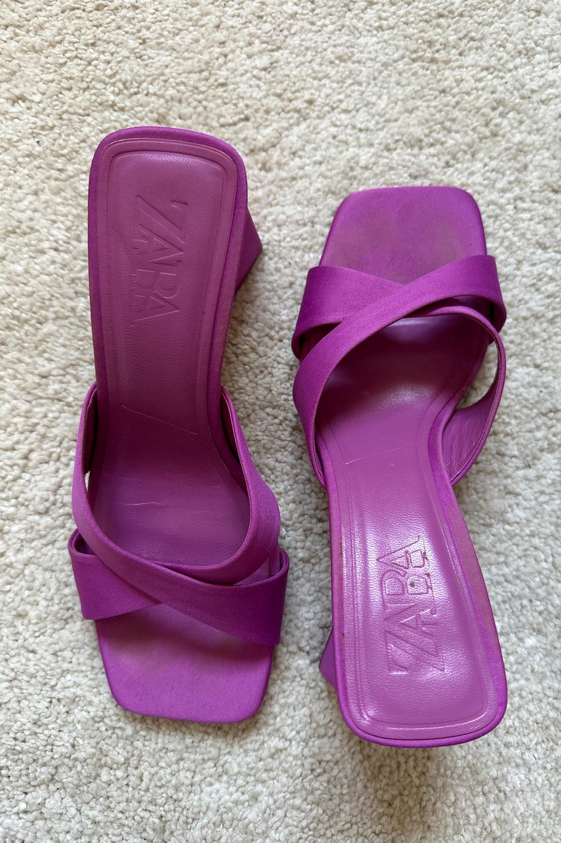 CROSSOVER SANDALS WITH HEEL