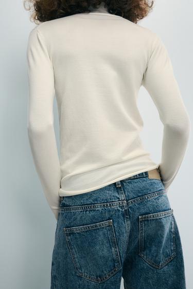 PULL EN MAILLE MÉLANGE LAINE COL MONTANT CROISÉ - Écru de Zara - Image 2