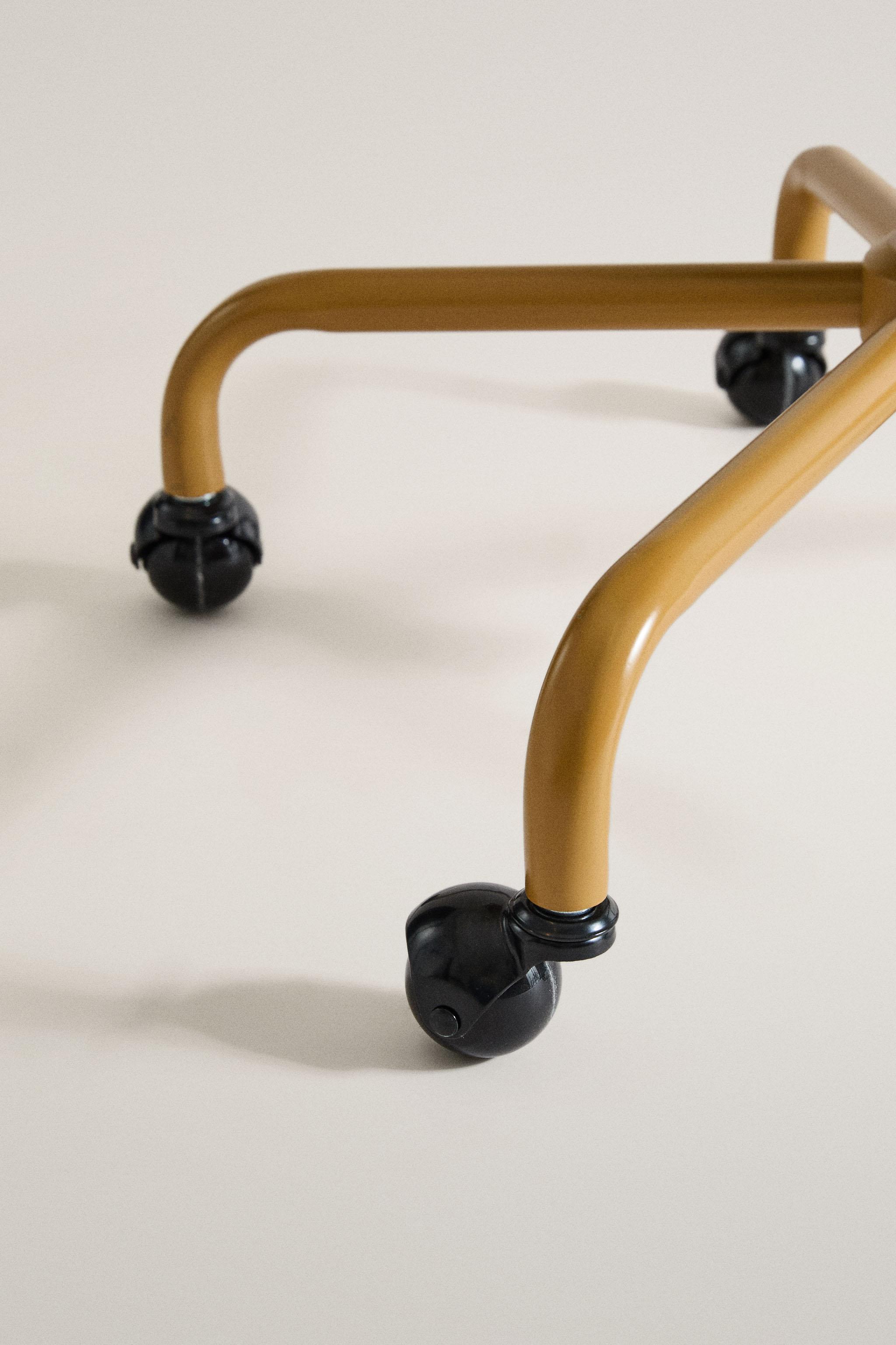 KIDS’ METAL WHEEL DESK CHAIR