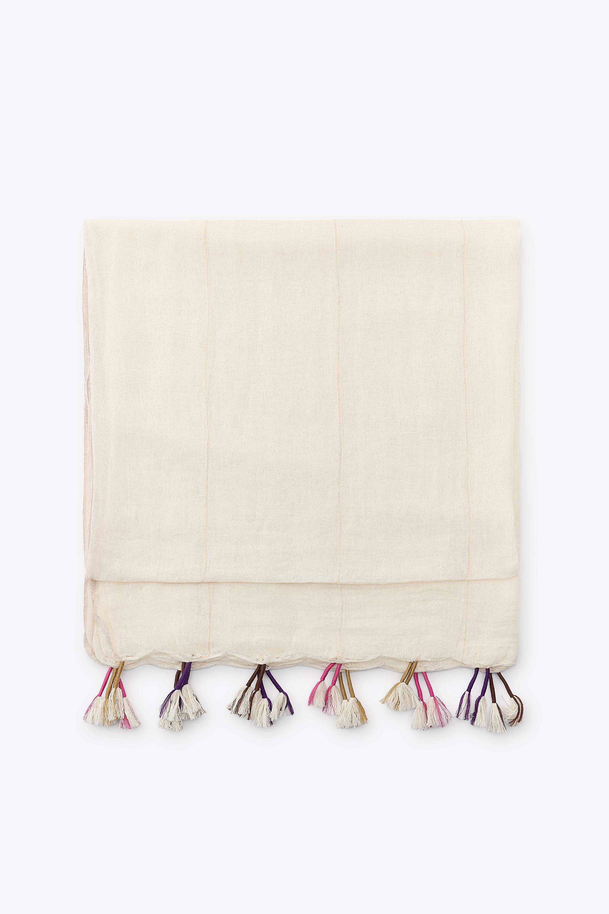 LINEN SCARF WITH POM POMS