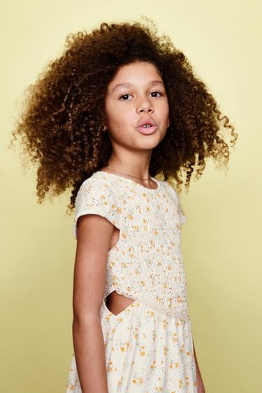 СУКНЯ З КВІТКОВИМ ПРИНТОМ ТА ФАКТУРОЮ "СОТИ" - Сіровато-бежевий колір Zara