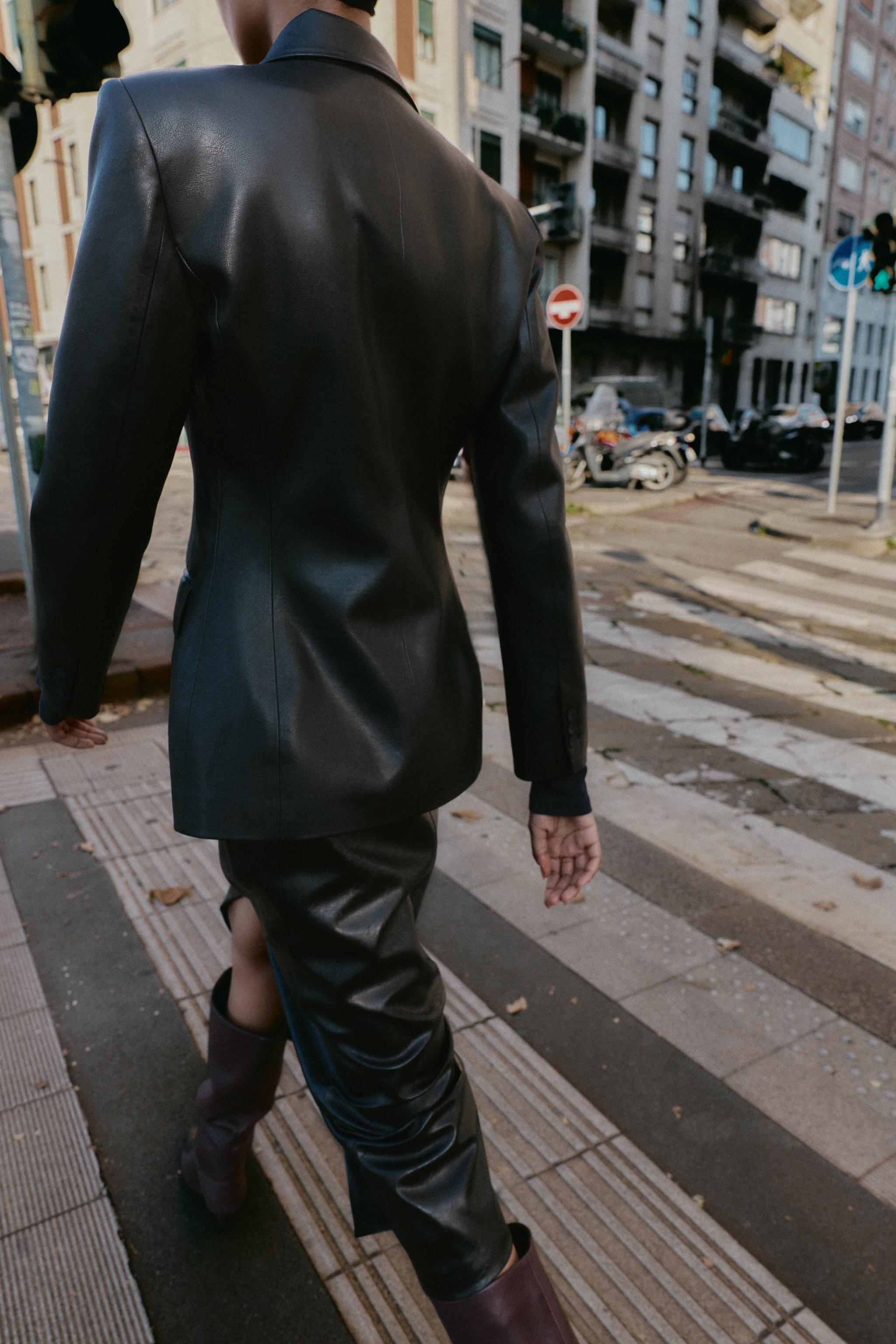 BLAZER CROISÉE MATIÈRE SYNTHÉTIQUE