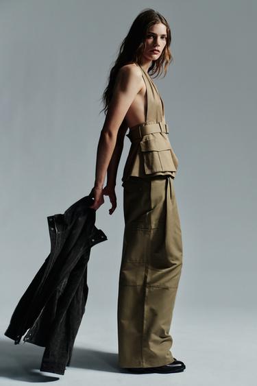 TOP HALTER BOLSILLOS - Khaki de Zara