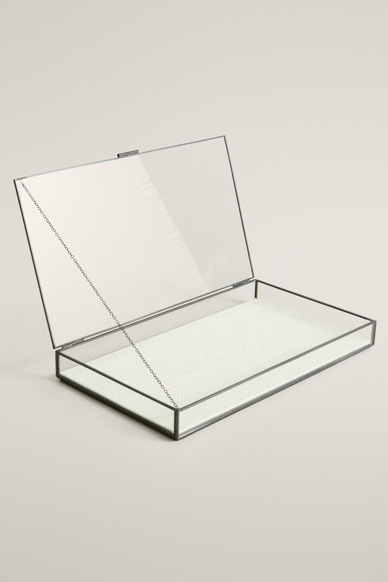 JEWELRY BOX WITH A BLACK METAL BORDER — Black