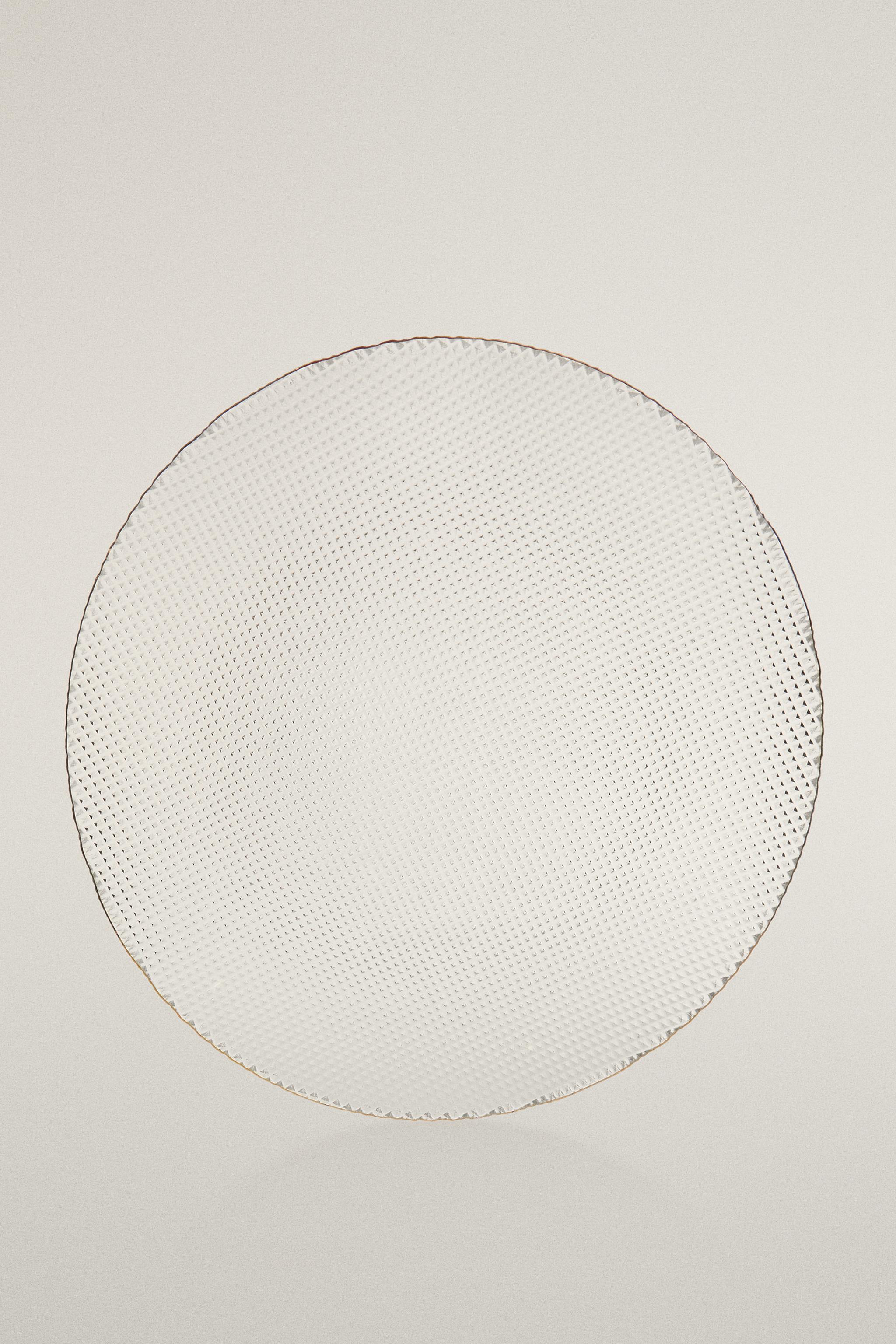 GLASS SERVICE PLATE WITH GEOMETRIC RELIEF AND RIM