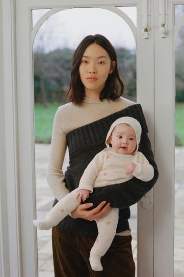 KNIT JUMPER WITH EMBROIDERED FLOWERS - Mid-ecru by Zara