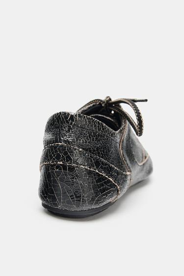 CHAUSSURES EN CUIR À EFFET USÉ - Gris anthracite de Zara - Image 5