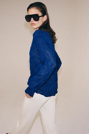 PULL EN MAILLE EFFET FROISSÉ - Bleu moyen de Zara - Image 2