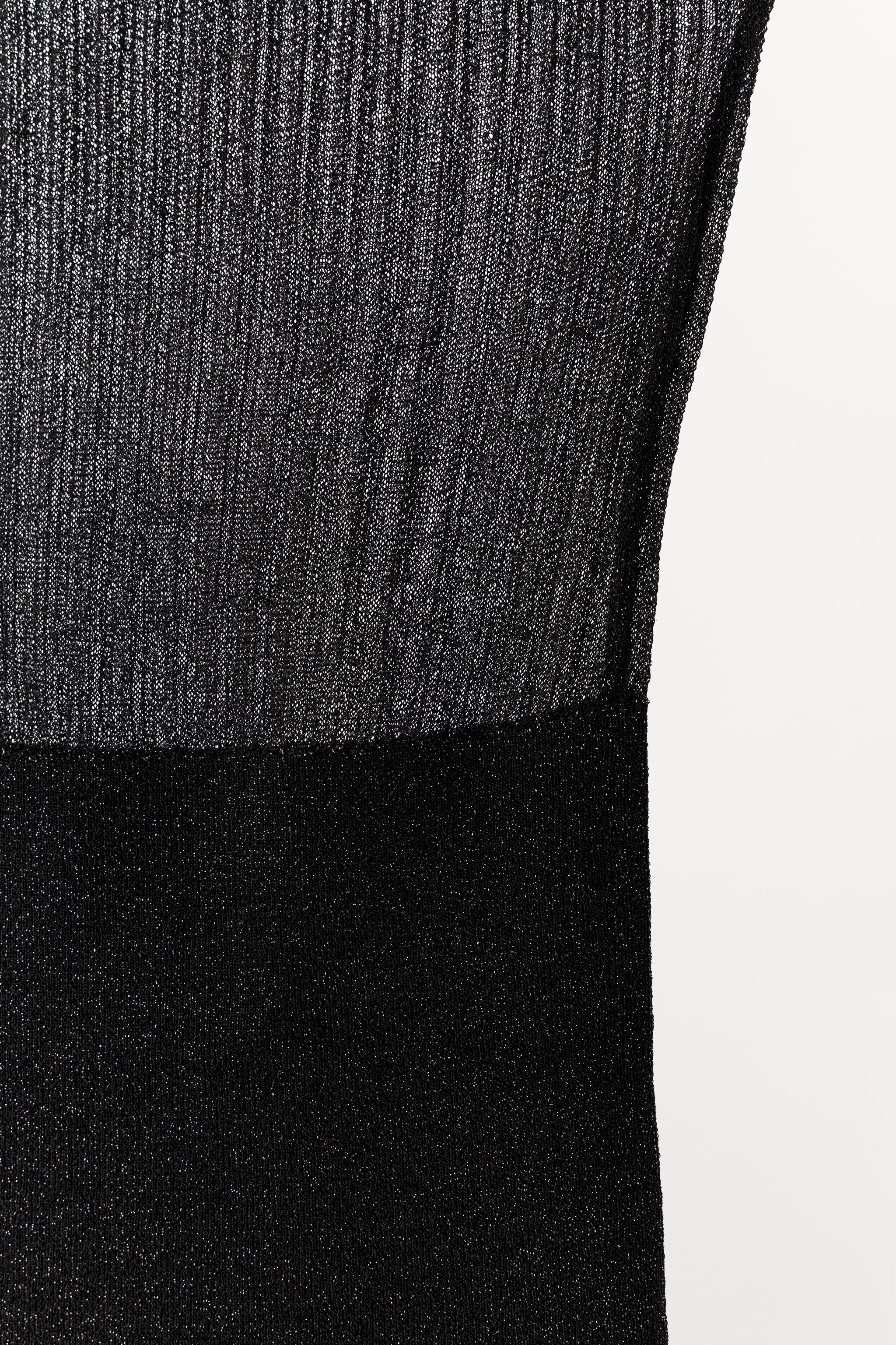 TOP EN MAILLE AVEC FIL MÉTALLISÉ