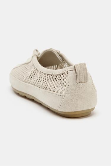 BASKETS EN RÉSILLE AVEC TIRANT - Blanc écru de Zara - Image 5