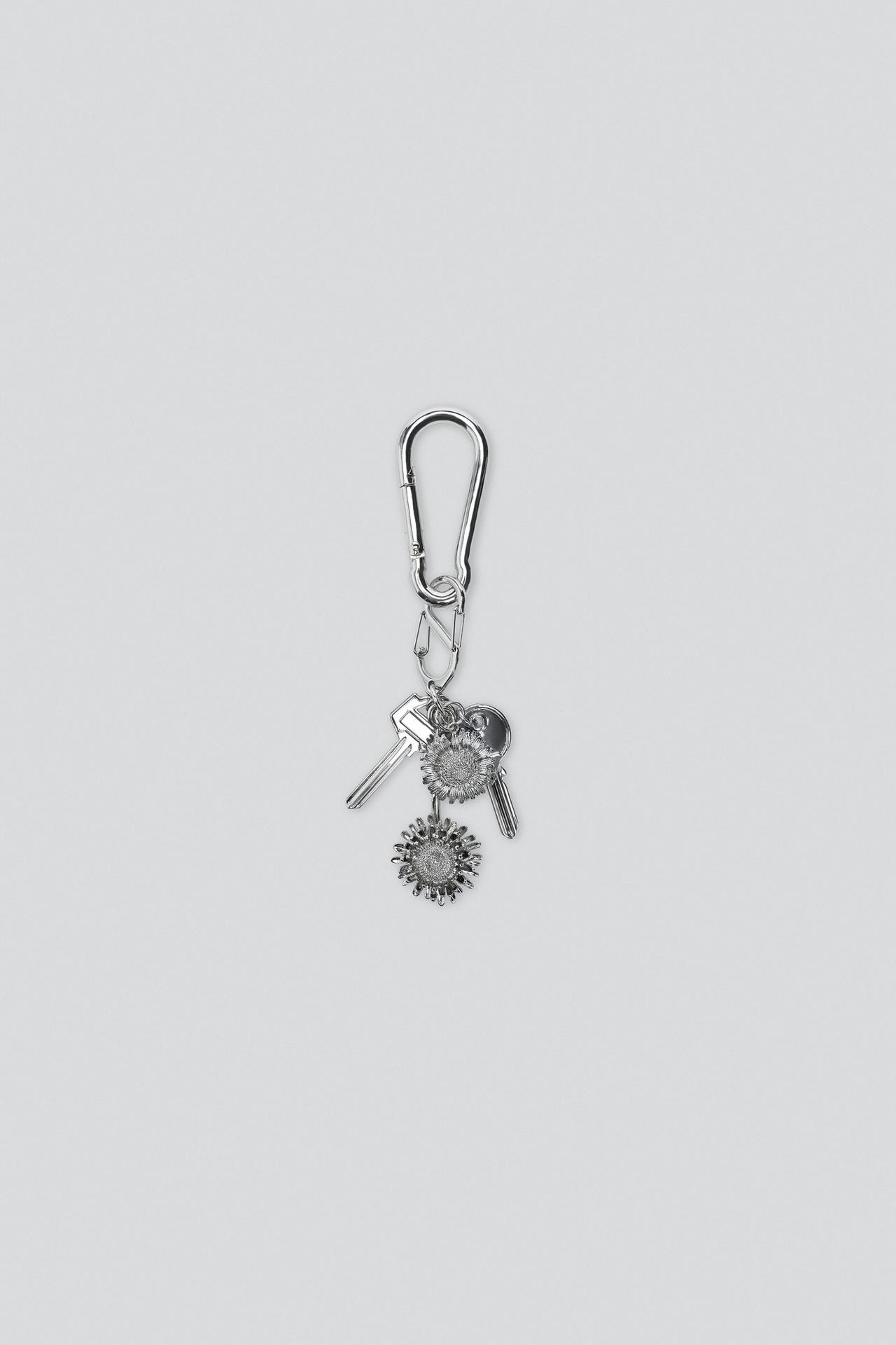 FLOWER AND KEY CHARM KEYRING — Silver