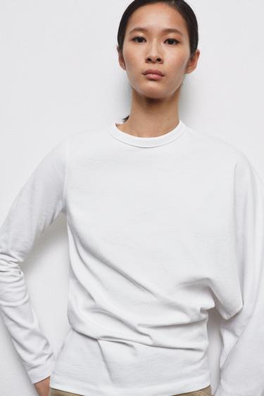 تيشرت بأكمام طويلة غير متماثل - أبيض الخاص بـ Zara