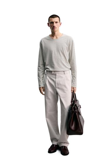 CAMISETA JACQUARD RAYAS - Crudo / Negro de Zara