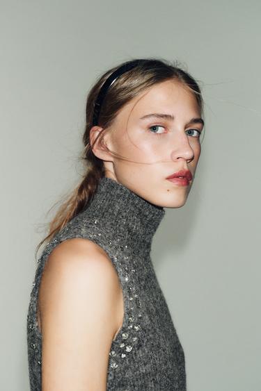 TOP AVEC LAINE ET BIJOUX FANTAISIE - Gris anthracite de Zara - Image 2