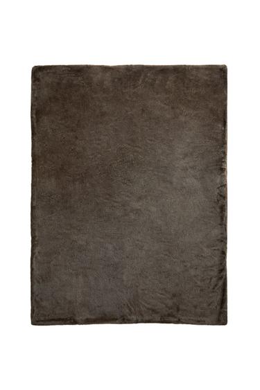 SPOTTED FUR BLANKET - Dark brown by Zara