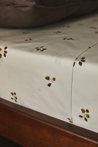 DRAP DE DESSUS IMPRIMÉ FEUILLES - Blanc cassé de Zara - Image 5